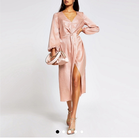 Pink satin dress - Picture 5 of 5